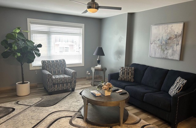 Elias Plaza (Apt 2)nStylish Apartment in the Heart of Downtown