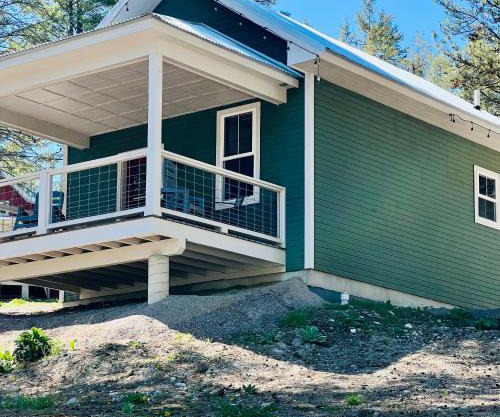 Elk Ridge Village 201A Cozy Cabin with views of Flathead Lake and the mountains