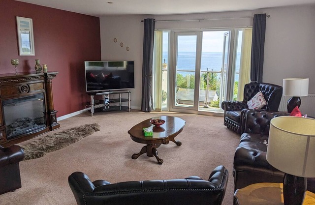 Elmbank House apartment with island views