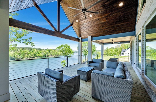 Emerald Escape @ Lewis Smith Lake. Luxury lake getaway with panoramic views!