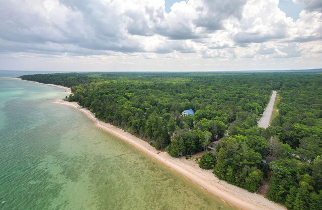 Enchanted Lake Huron Cottage w/Beach Access!