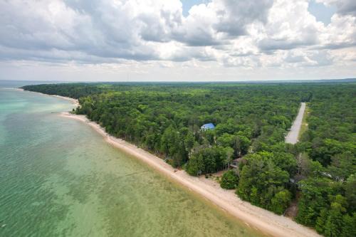 Enchanted Lake Huron Cottage with Beach Access!