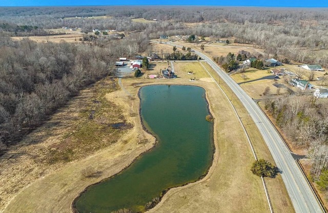 Enchanting 20-acre Therapeutic Farm Resort w/petting zoo and onsite activities!