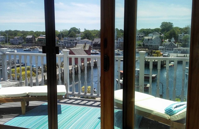 Enchanting Harbor Views - Historic Bradley Wharf Bearskin Neck