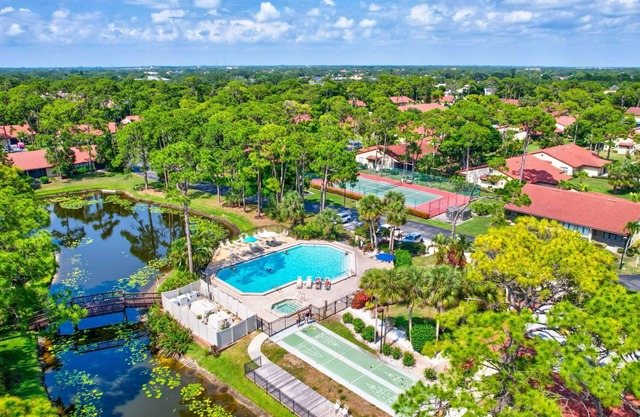 End Villa/Private View/Heated Pool/Pickleball/7883