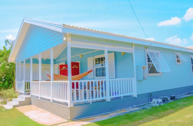 "Endless Summer": 3-bedroom house in fabulous Christ Church with WiFi, AC