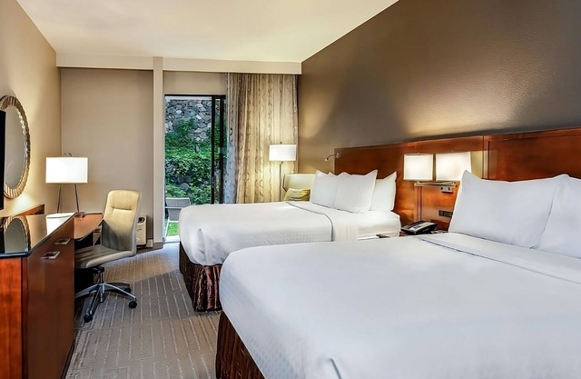 Ensuring a Very Comfortable & Memorable Stay! Pets Are Welcome, Parking, Pools!