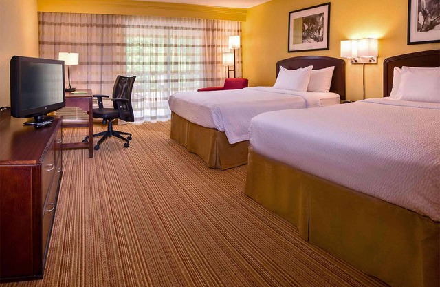 Ensuring a Very Comfortable & Memorable Stay! Free Parking, Pool, Pets Allowed