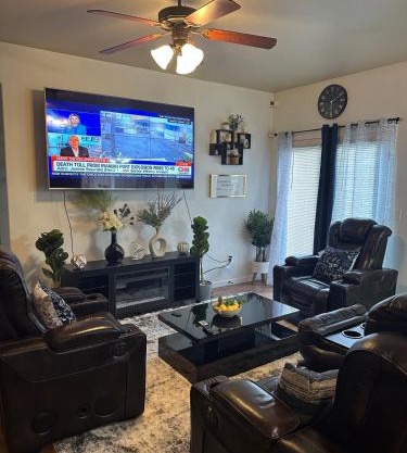 Entire 3bedrooms 2bathrooms exquisite house