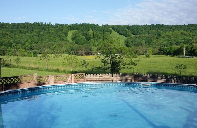 ENTIRE HOUSE: RidgeView at the top of Chittenango Falls! 3 bedrooms, sleeps 6