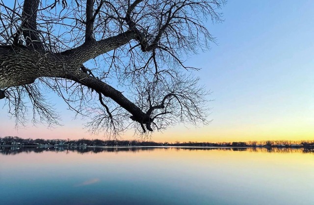 ENTIRE LAKE FRONT HOME - 4 BED/3 BATH