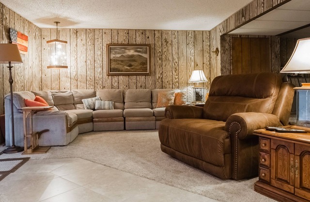 ENTIRE LOWER LEVEL - Mountain Lakeview Lodge