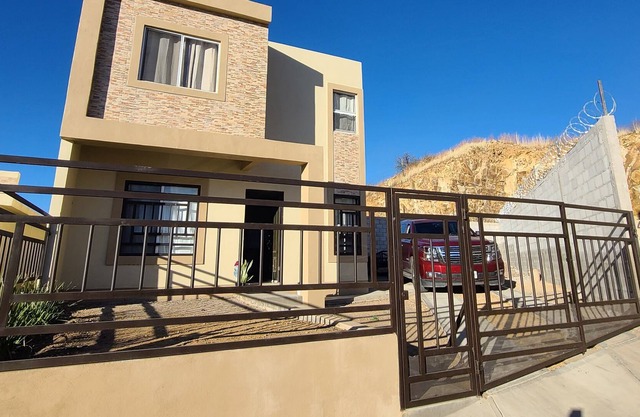 Entire New House in a Safe Subdivision 4 minutes from downtown