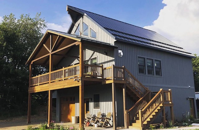 Envisage Retreat: Cozy 2nd-Floor 'Coach House' Lodge for Serenity & Rejuvenation