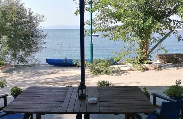 "Eothinos" Sea front Studio