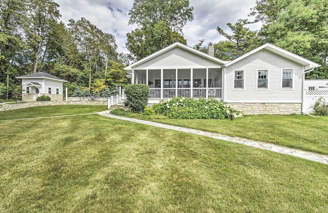 Ephraim Home w/Yard - Walk to Lake Michigan!