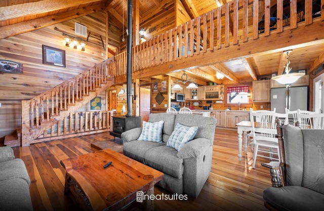 Epic Log Home - Near Ark