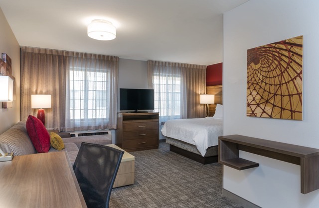 Equipped Mid-Town Studio | Free Daily Breakfast + Heated Indoor Pool Access