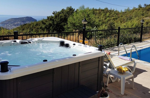 Escape to Alanya: Luxury, & Majestic Views, Alanya Villa 1006