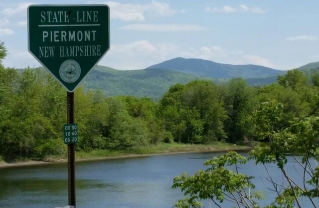 Escape to NH "Piermont River House" Gorgeous 3 BR On Connecticut River Sleeps 8
