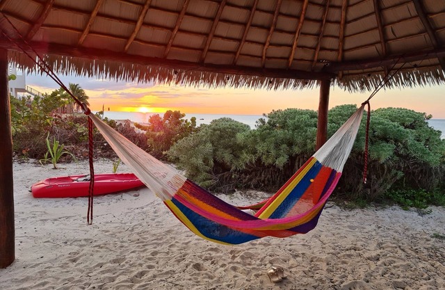 Escape to Paradise, Minimalist 4-BR Beachfront: 300 Mbps with amazing views