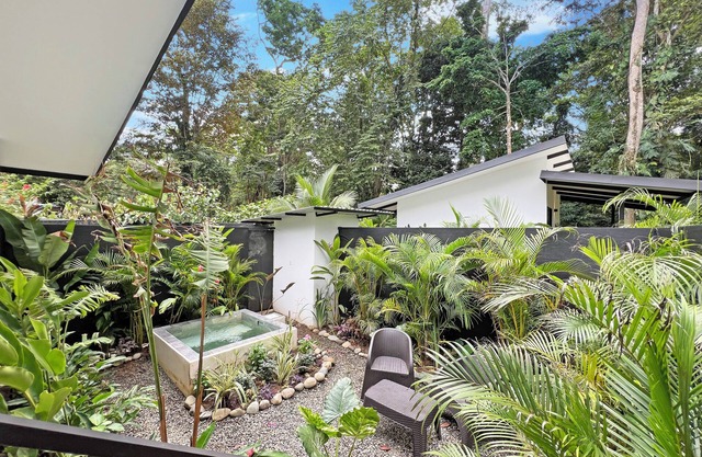 Escondido Retreat Centre | 3 Pools, AC, Yoga Deck, Sleeps 16 people, Game Room