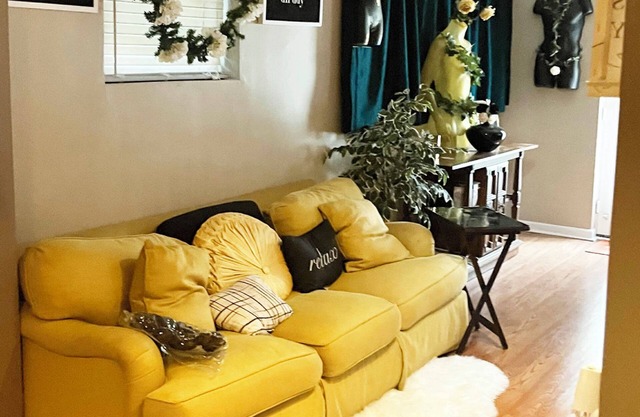 Eve's Garden Loft w/artistic flair. Pet- Friendly!