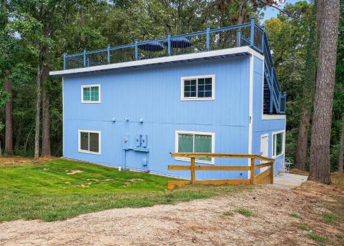 Evergreen Estate with Rooftop Balcony & Games home