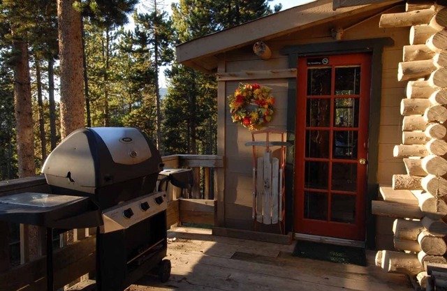 Evergreen's Colorados Log Cabin-Cool Crisp Summer Air. Beat the Heat @ 9000 Feet
