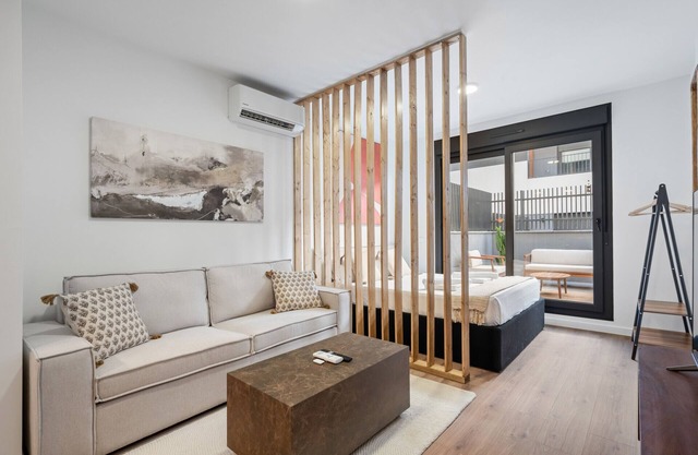 Exclusivo apartamento con terraza privada, piscina, gimnasio y coworking en Madrid