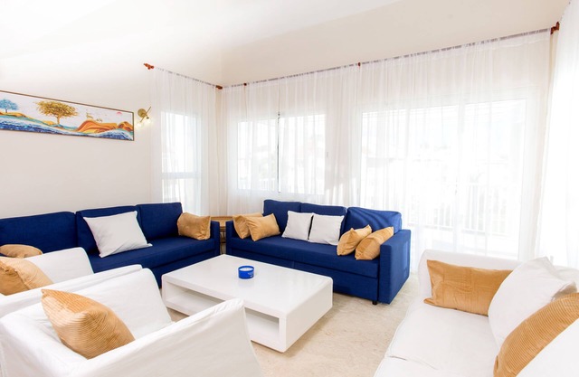 Excellent getaway vacation. Ocean Front. Ocean views! Private Beach! Book todayn