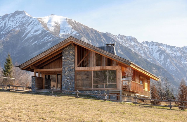 Exceptional architect-designed chalet near Barcelonnette, ideal for families!