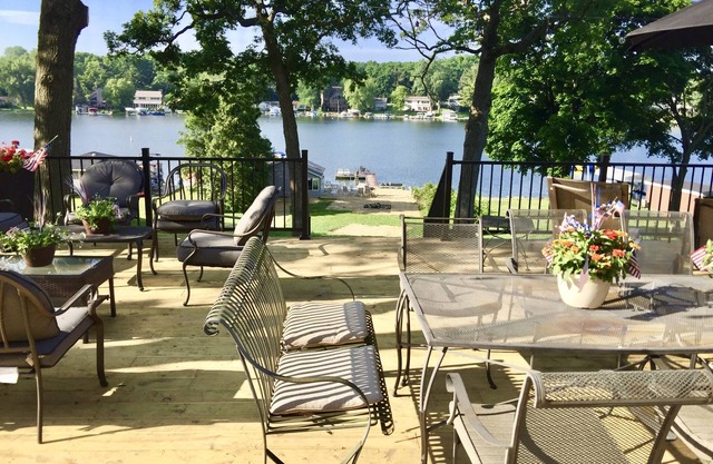 EXCLUSIVE LAKEFRONT with beach, beach house, piers, trampoline + sister villa