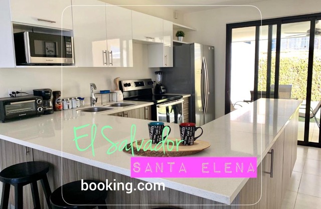 Exclusive Santa Elena House WIFI*HDTV*AC*Gated 24/7