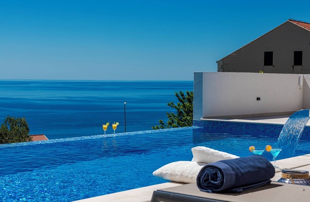 Exclusive Villa Belenum with breakfast, gym, sauna, sea views