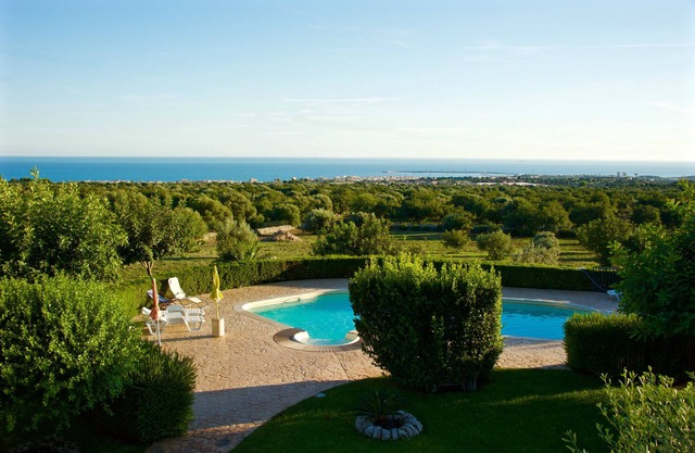Exclusive villa for 4 to 8 persons with pool. 4 bedrooms. 3 bathrooms