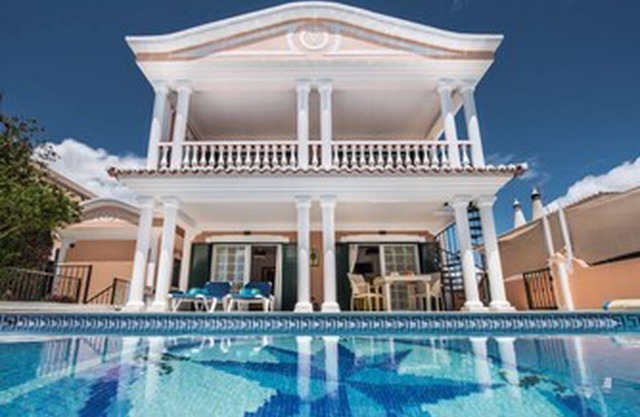 Exclusive villa, close to the beach, heatable pool, WiFi, aircondition