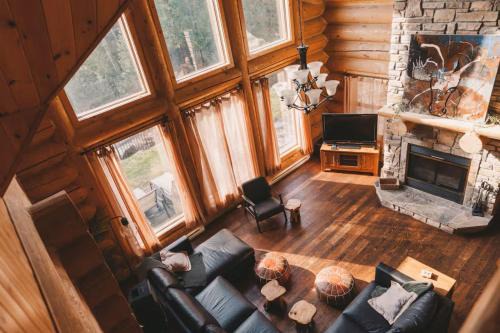 Executive Plus 52 - beautiful spacious log home with private hot tub pool