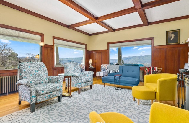 Expansive Panoramic View of Columbia Gorge, Enormous Deck and Seating, BBQ, Billiards, Darts, Games