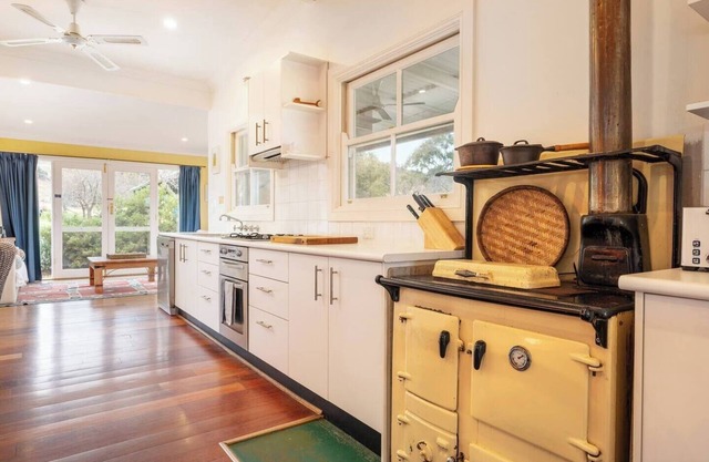 Experience Country Mudgee at Lone Pine Farmhouse