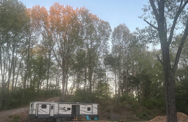Experience Glamping in style. Private Lake - Pet Friendly!
