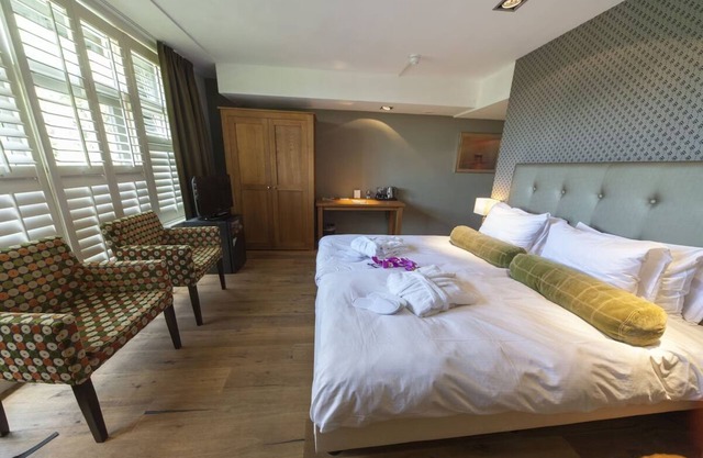 Experience Luxury and Calm at a Scenic Nature Retreat! Indoor Pool, Free Parking