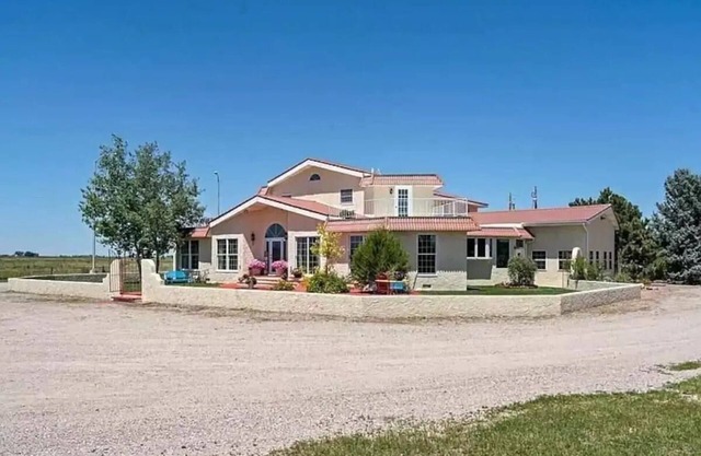 Experience Scottsbluff charm in our spacious 4-bedroom retreat