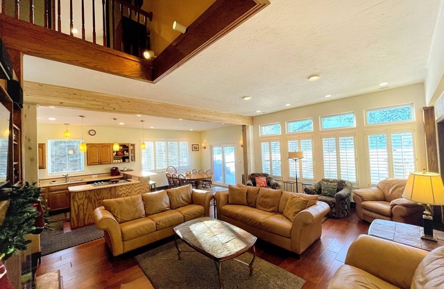 Experience Sun Valley │ Après-Ski Hot Tub on Golf Course │ Over 160+ 5☆ Reviews!
