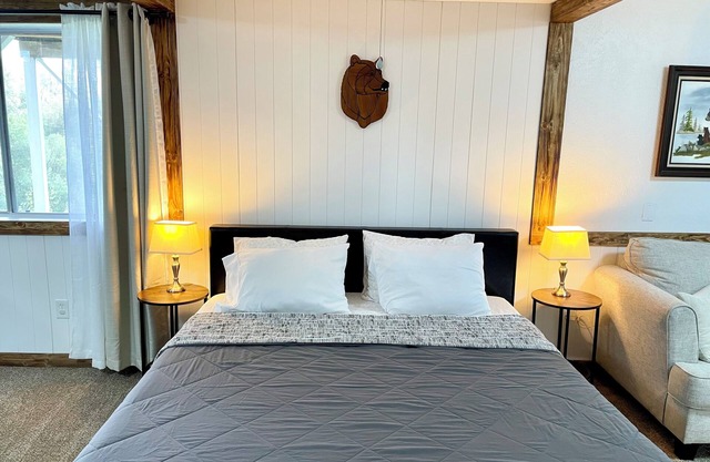 Explorer Suite - Sierra Mountain Lodge Vacation Rentals - Ahwahnee CA