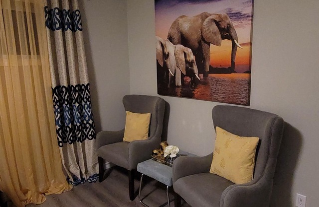 Exquisite 2 Bedroom Suite, 12min from the Airport