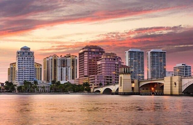 Exquisite Intracoastal Unit, Beach 5mins away!