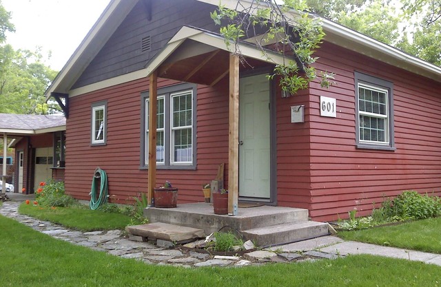 Exquisitely Remodeled with Hot Tub, Walk to Main St
