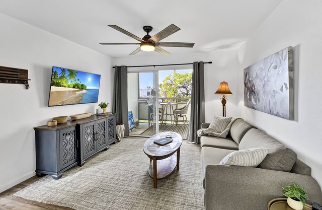 Fabulous central location! Walk to restaurants, grocery store, and many beaches.