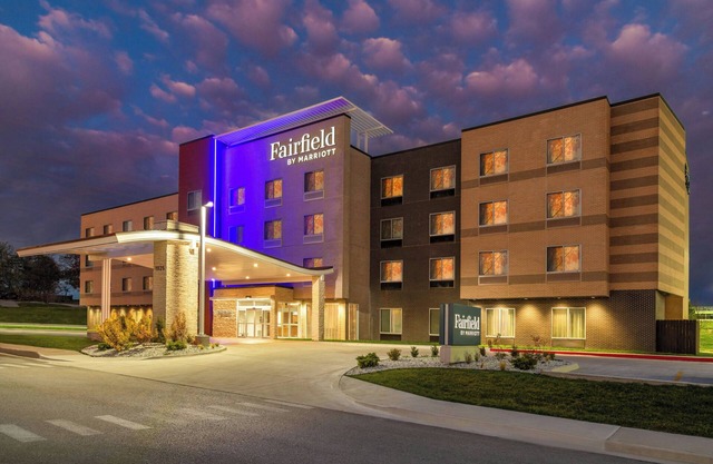 Fairfield by Marriott Inn & Suites Kansas City at The Legends